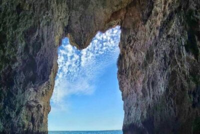 1-Hour Sea Caves and Boat Tour in Ortigia Syracuse - Stop 1: Isola di Ortigia from the sea, plus coastal cave time