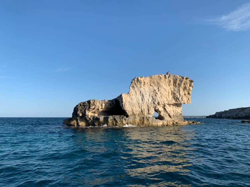2.5-HOUR BOAT TOUR ORTIGIA+SEA CAVES+PILLIRINA+FRUIT DRINK - Key highlights you’ll care about