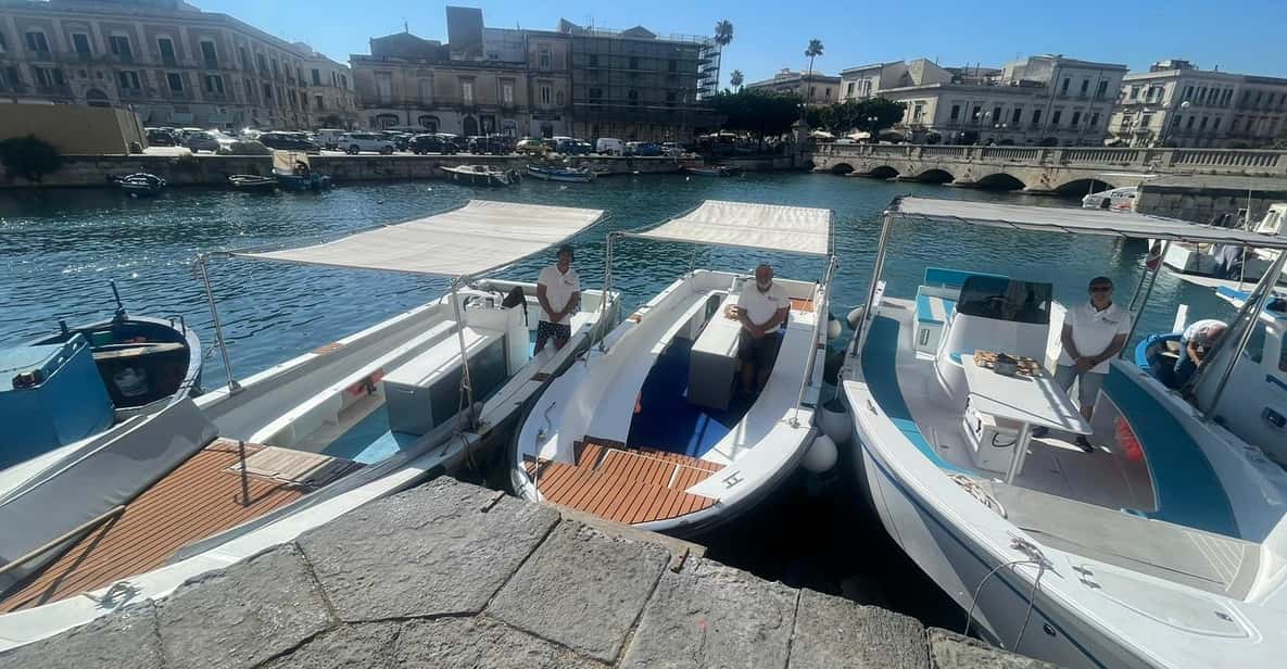2.5-HOUR BOAT TOUR ORTIGIA+SEA CAVES+PILLIRINA+FRUIT DRINK - Spiaggia Cala Rossa and the art of quick viewpoint breaks