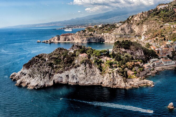 35 min Taormina and Etna private helicopter tour from Fiumefreddo - The Volcanic Features That Get the Most Attention: 1900 m Craters and the Horseshoe Cavity