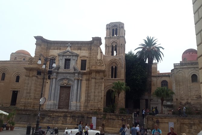 A walk among the monuments and markets of Palermo - Capo Street Market: The street scene that teaches Palermo