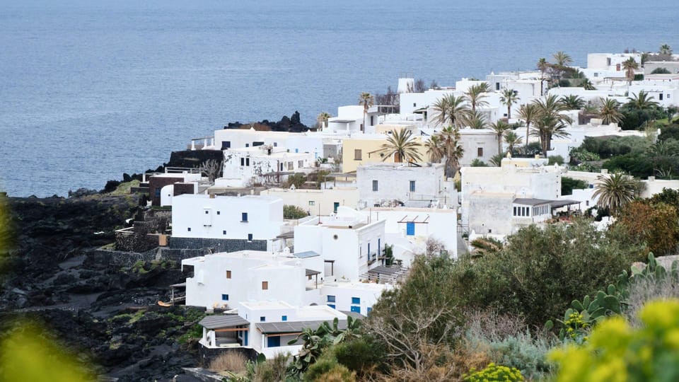 Aeolian Islands Mini Cruise: Vulcano, Lipari & Stromboli - Boat reality check: two boat sizes, the same goal
