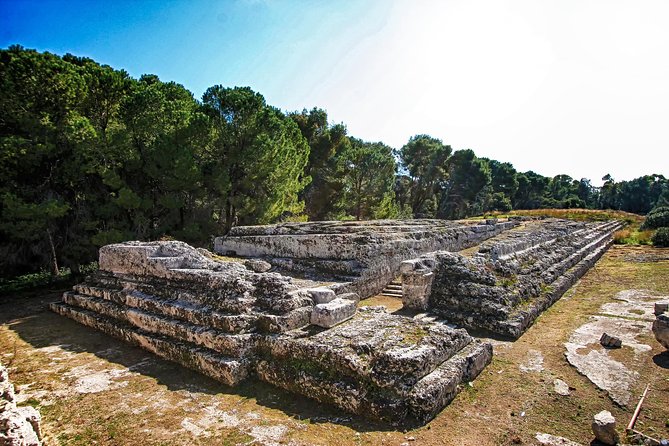 Ancient Syracuse: private guided tour of the Neapolis archaeological park - Ear of Dionysius: legend, acoustics, and a quick win
