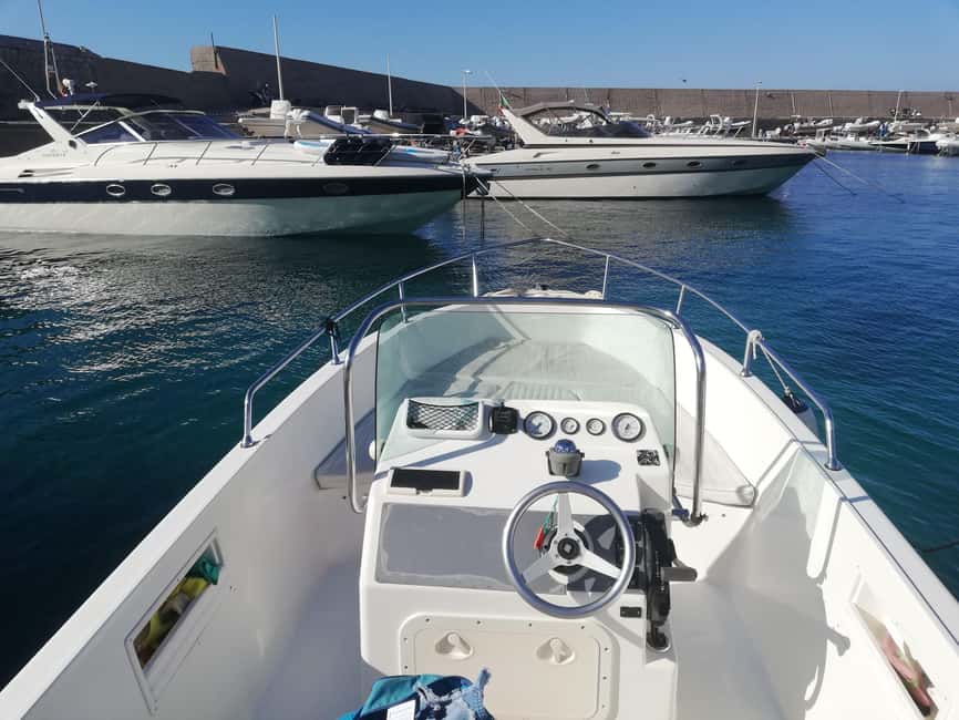 Aperitif on a boat at sunset at the Queen Cave - Key highlights worth marking on your map