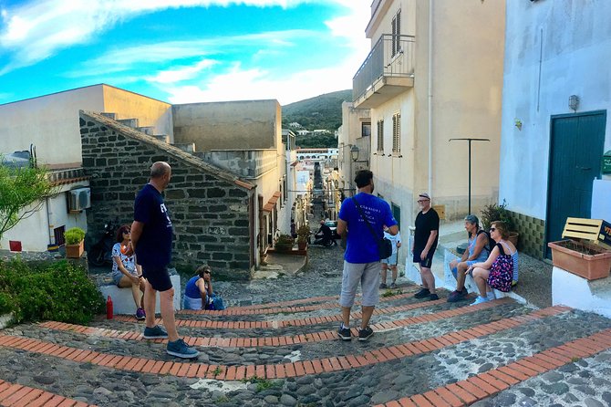 Archaeological excursion to the Rocca della Falconiera in Ustica - Why Ustica’s confinement story (1920s–1960s) belongs on this hill