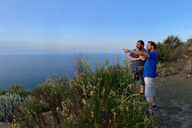 Archaeological excursion to the Rocca della Falconiera in Ustica - Guide-led storytelling: why Vittorio’s style is the real engine