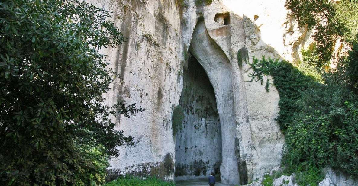 Archaeological Syracuse: Neapolis Park private tour - Meeting point: Largo Anfiteatro makes the start easier
