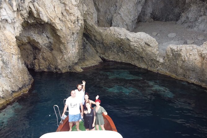 Boat excursion Taormina Giardini Naxos - Aperitif on Board: Prosecco, Almond Cookies, and Boat Comfort