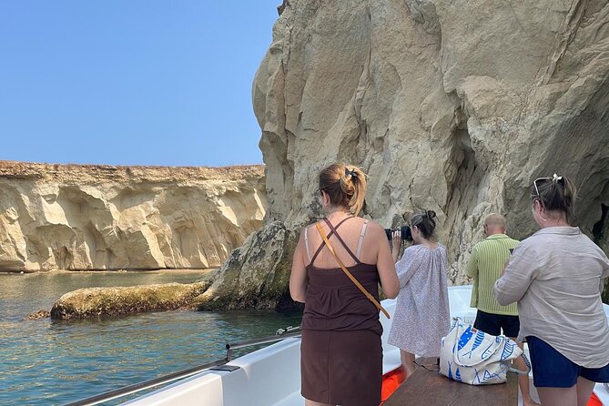 Boat tour in Pillirina, sea caves and Ortigia and prosecco - Stop 1 in Ortigia: sailing the perimeter and spotting the fresh-salt water meeting point