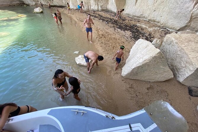 Boat tour in Pillirina, sea caves and Ortigia and prosecco - Who should book this tour—and who might want a different option