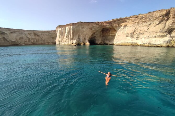 Boat tour in Pillirina, sea caves and Ortigia and prosecco - Stop 2 in Plemmirio (Pillirina): sailing below the Maniace Castle area