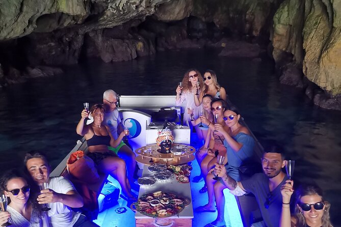 Boat tour of Ortigia, sea caves, Pillirina and snorkeling - Ortigia’s palaces from the water: why a perimeter cruise helps
