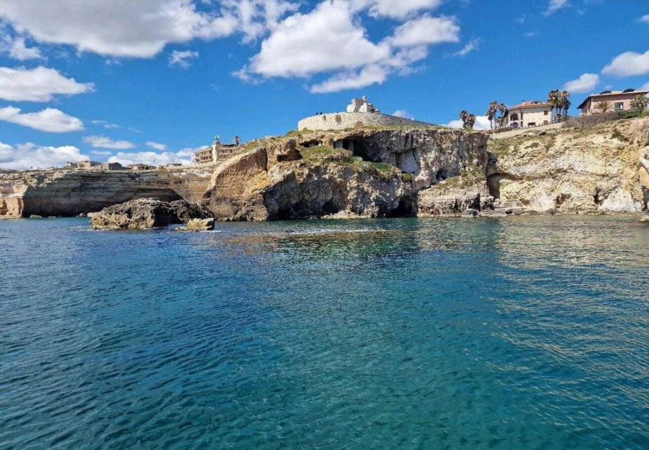 Boat tour of the island of Ortigia and the sea caves - Why Ortigia by boat works so well in 1 hour