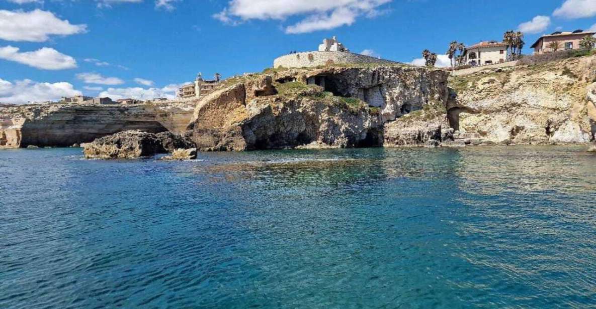 Boat tour of the island of Ortigia and the sea caves - Starting point at Via Senatore Giuseppe Maielli 6 and your first views