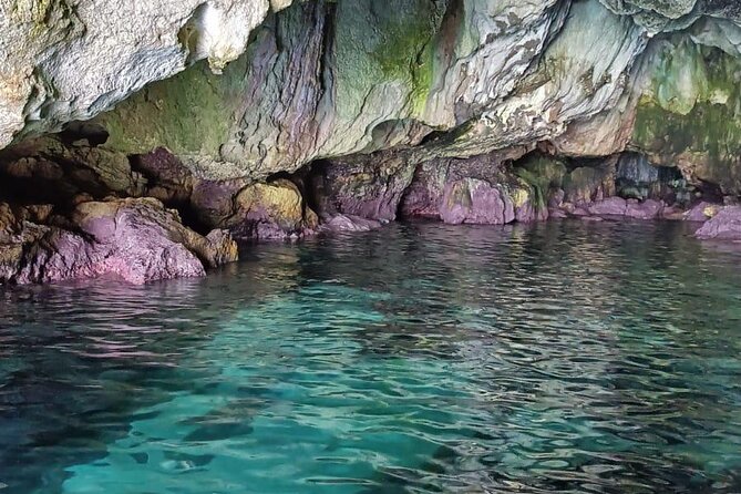 Boat tour Ortigia and Syracuse sea caves - Guide style: why it changes everything