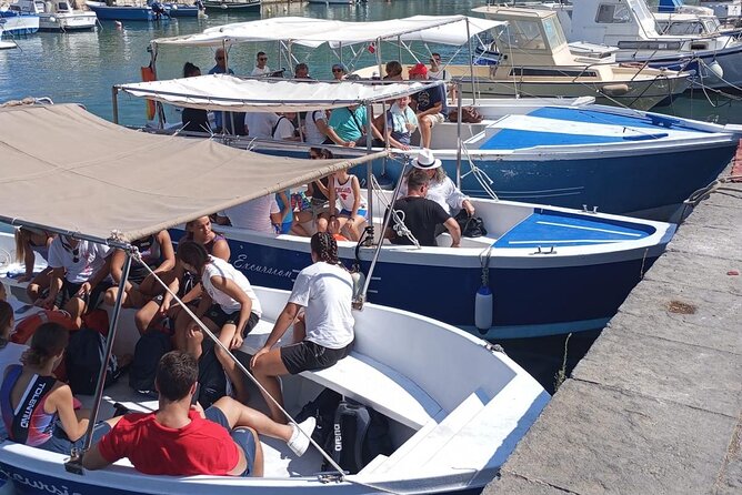 Boat tour Ortigia and Syracuse sea caves - Stop 1: Circling Ortigia from Syracuse’s Greek-founded center