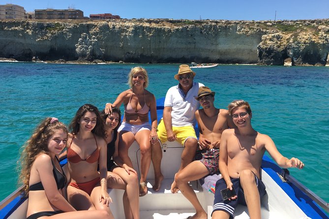 Boat tour Ortigia, sea caves and Pillirina 2h - Maniace Castle: a quick break with views (inside needs a separate ticket)