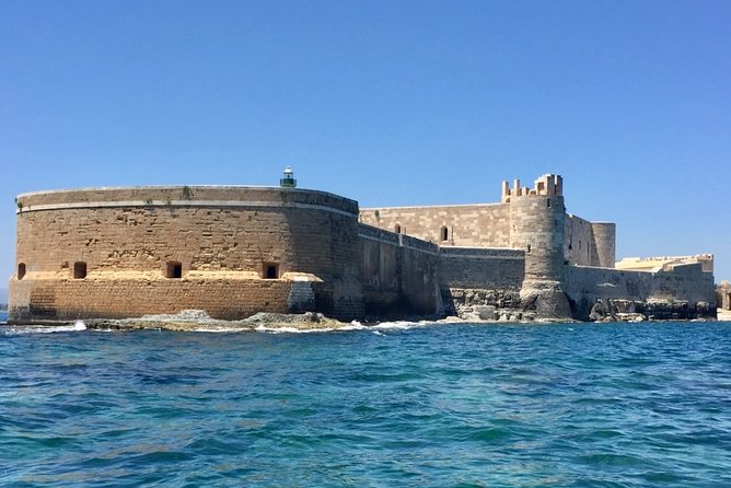 Boat tour Ortigia, sea caves and Pillirina 2h - What the guides and captains do well on board