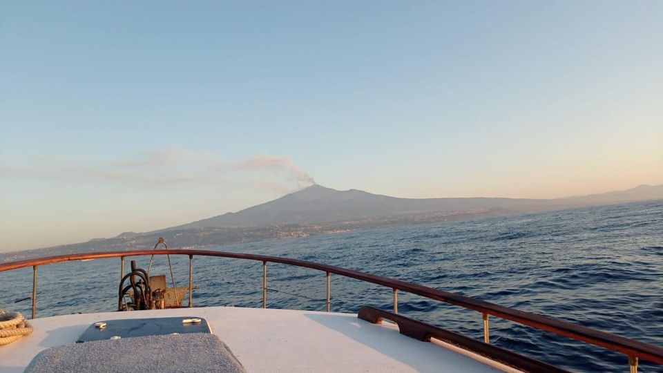 BOAT TOUR WITH APERITIF ON BOARD IN THE CYCLOPS ISLANDS - Why the Cyclops Islands work best at sunset from Aci Trezza