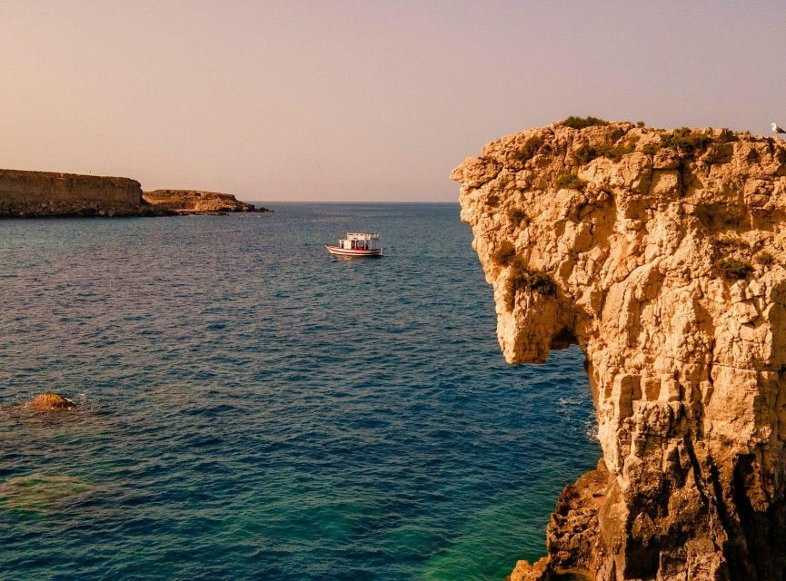 Boat tour with typical lunch in Siracusa - Castello Maniace and Arethusa Spring: landmark viewing without the stress