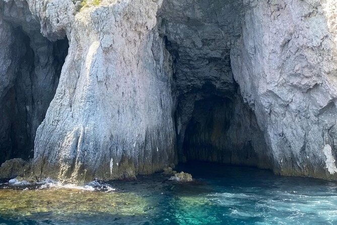 Boat tour with typical lunch in Syracuse - 4 hours - The Plemmirio Marine Area and the Cave of Pillirina Stop