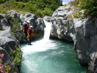 Canyoning and bodyrafting in the Alcantara River - How the 3–4 hours on the river usually flows