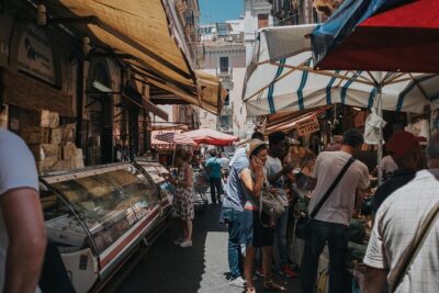 Catania authentic Street Food - Starting at Piazza del Duomo: where the tour gets you oriented