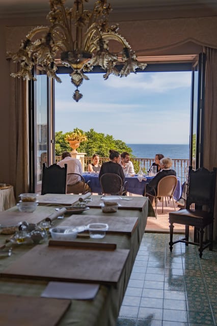 Catania: Cooking class set in a sea front historic villa - Welcome Tasting With Gulf Views and Local Drinks