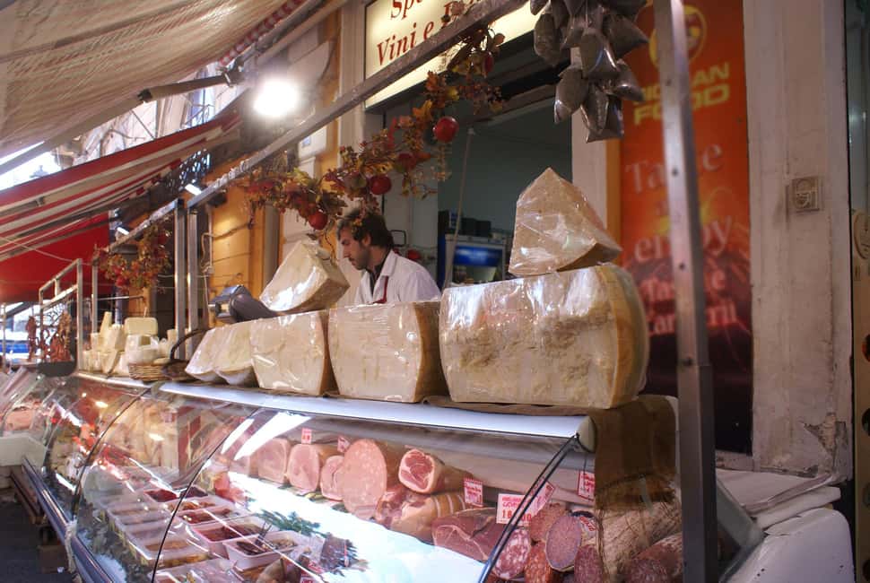 Catania: Guided Street Food Tour with Tastings - The Fish Market Stop: Fried Fish, Typical Products, and Fast Local Flavor