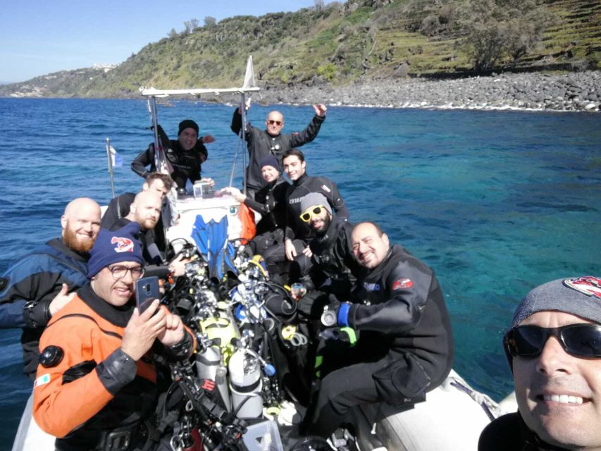 Catania: Gulf Scuba Diving Tour with Marine Biologist - The Underwater Session: Lava Seabed, Basalt Columns, and Volcanic Faults