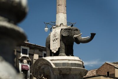 Catania : Private Custom Walking Tour With A Guide (Private Tour) - Meeting point reality: hotel pickup and easy starts