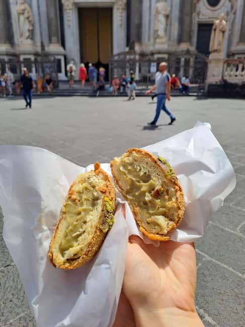 Catania: Street Food Guided Walking Tour - Fish Market Walk: Seafood Bites and Everyday Catania