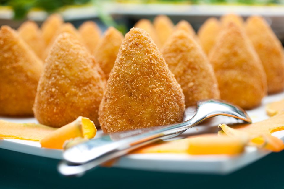 Catania Street Food Tour - Chiosco Costa and the seltz: a smart break from heavy bites