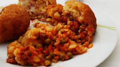 Catania: Street Food Walking Tour - Meeting at Piazza del Duomo, then getting moving fast