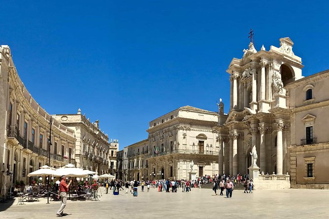 Catania TREASURES OF THE EAST 4 Days Private Minitour with Guide Driver - Day 3: Taormina walking tour, then Etna wine tasting with lunch paid on the spot