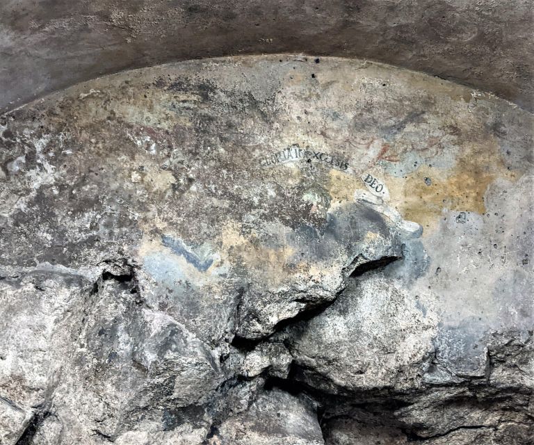 Catania: Underground Catania Tickets and Guided Tour - Starting at the Black Amphitheater: the fastest way to get oriented