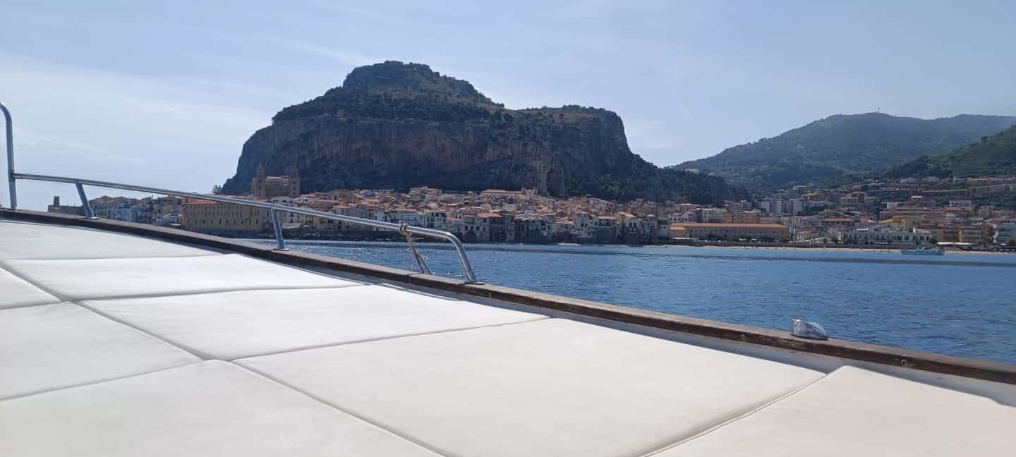 Cefalù: boat ride with swimming and aperitif - Stop 3: Spiaggia di Cefalù for a classic swim-and-photo combo