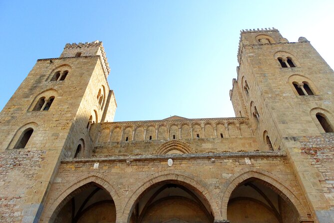 Cefalù: Guided Walking Tour & Cefalu Cathedral Mosaics - Following the alleys toward the fishing port and Porta Pescara