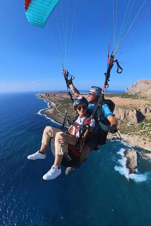 Cefalù: tandem paragliding flight and insta360 video - Safety and Instructor Talk: The Moment That Makes It Feel Easy