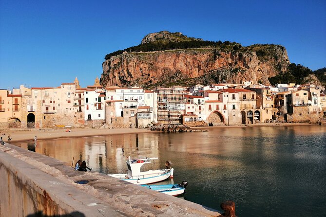 Cefalù's Food and Cultural Tour with Licensed Guide - Meeting Ambra at Bar Al Caffè and getting your bearings fast