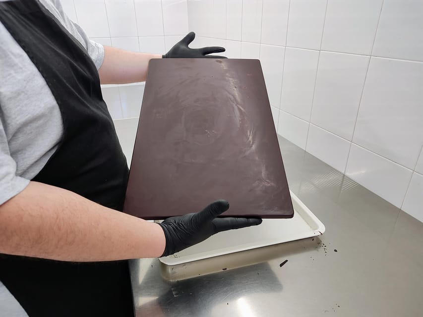 Chocolatier for a day: raw bean to bar chocolate in Modica - Guides, group size, and the Italian-language reality