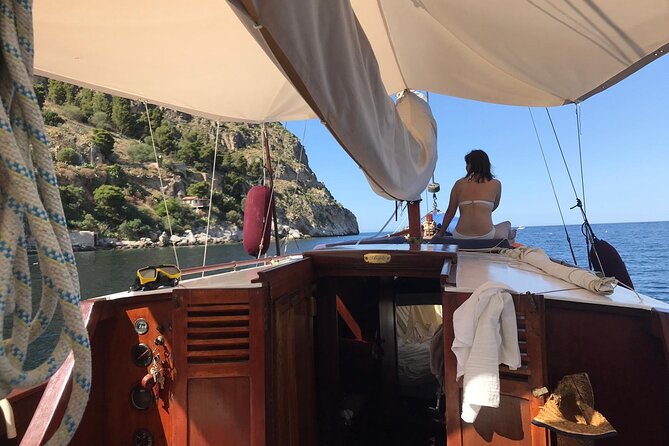Classic Boat Tour in Palermo - Porto Arenella: Vella Igiea, the Queen’s Cave Area, and a Working Fishing Port