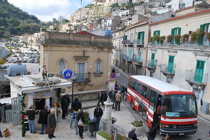 Commissioner Montalbano tour of the fiction sites from Ragusa - Stop 1: Faro di Punta Secca and the quick seaside scene-spot
