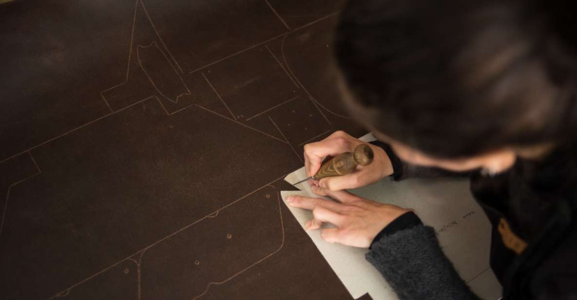 Design and Craft with Leather in Palermo - Choose your project: wallet, keychain, or card case