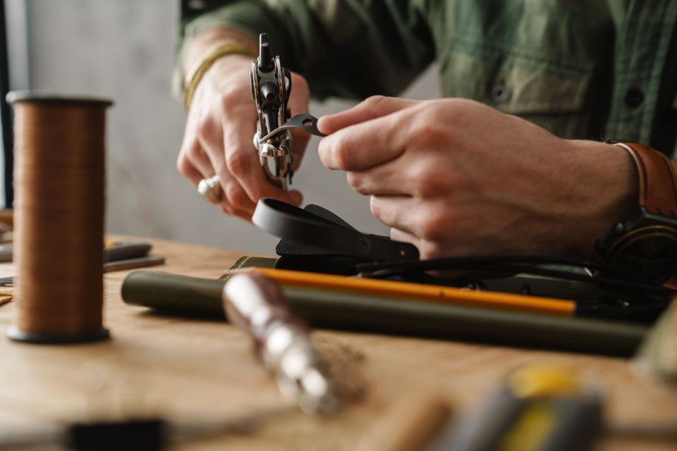 Design and Craft with Leather in Palermo - The aperitif finish: seeing your piece come together