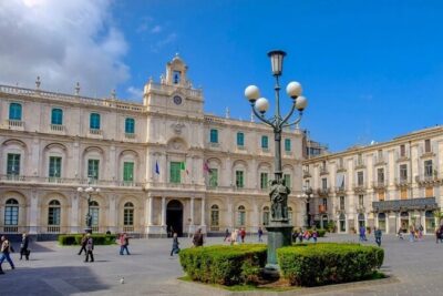 Discover Catania from fabulous viewpoints with your personal photographer - Piazza del Duomo: where your photos start (and the square does the heavy lifting)