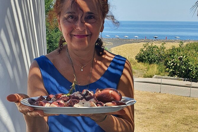 DISCOVER THE SECRET OF PALERMO Walking Tour Combining Art and best street food - Cappella Palatina and the Royal Palace: power made visible in mosaics