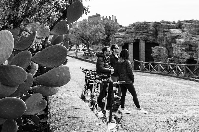Electric scooter tour inside the Valley of the Temples Agrigento - Your guide: more than directions, less than a lecture