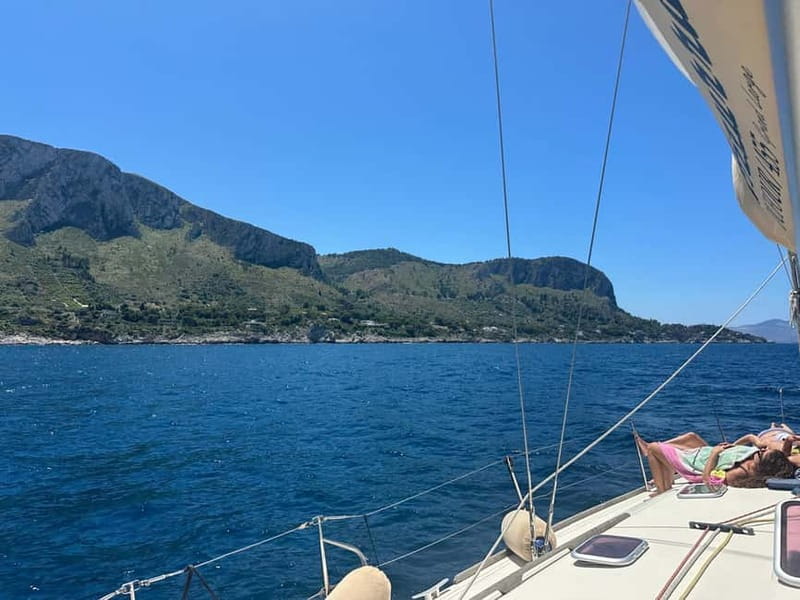 Escursione di mezza di giornata in barca a vela - Crew and guide: what the small-group setup changes