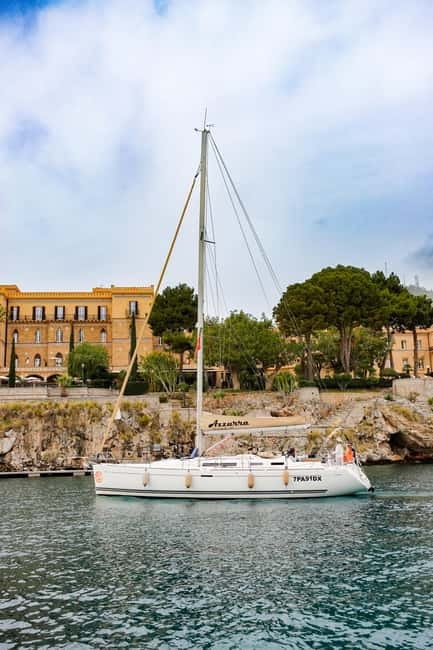 Escursione di mezza di giornata in barca a vela - Wind-powered sailing vs motore: how you’ll actually experience it